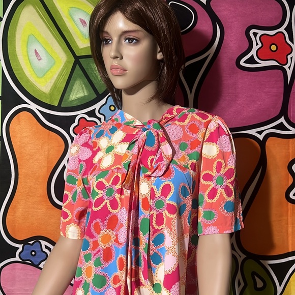 Women’s pink multicolor tee Small - Picture 3 of 4